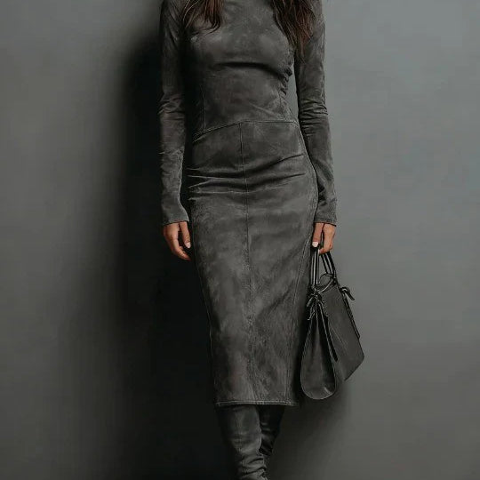 Patrycja - Sukienka maxi z zamszu z wysokim dekoltem